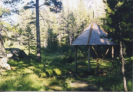 gazebo.jpg (70643 bytes)